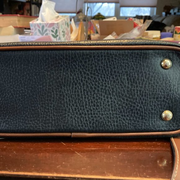 Like-new Oggi Domani green faux leather cross-body purse - Picture 9 of 15